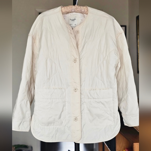 Abercrombie & Fitch Jackets & Blazers - Abercrombie & Fitch Cream Quilted Liner Jacket